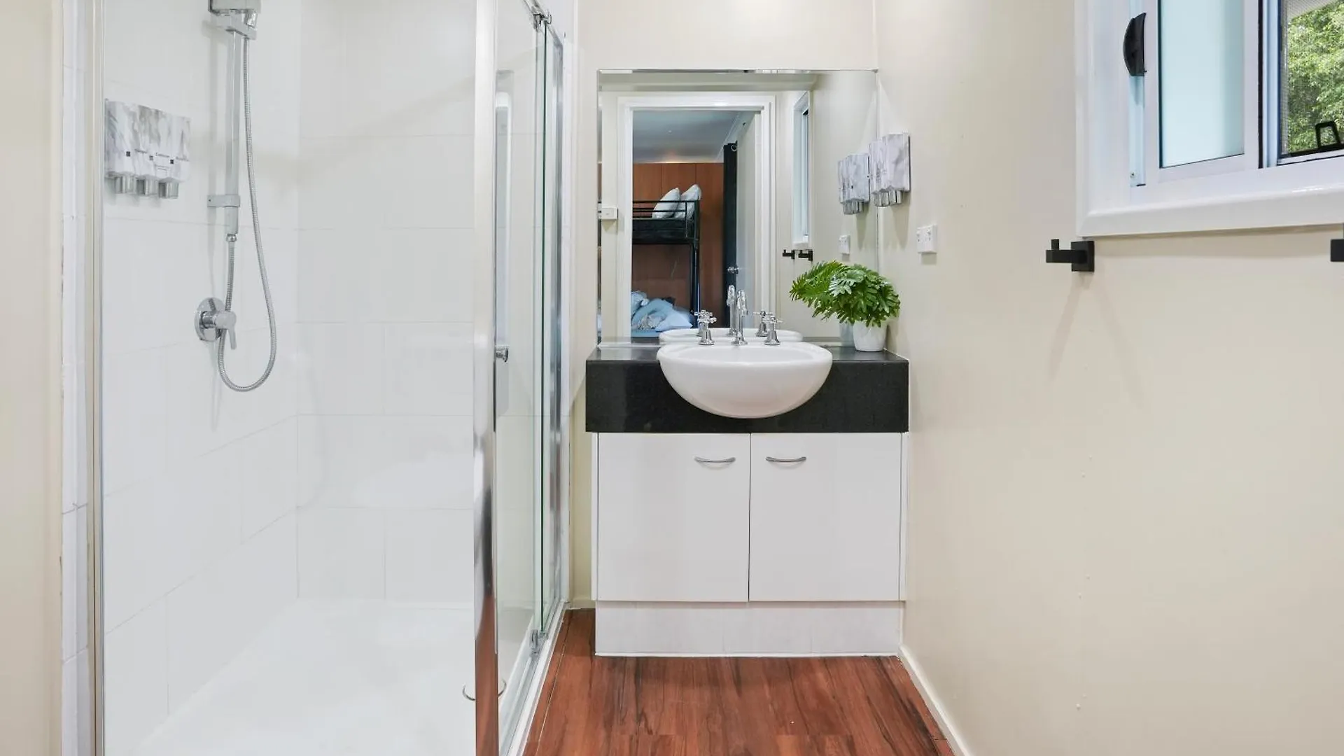 Emerald Lux Apartments 2