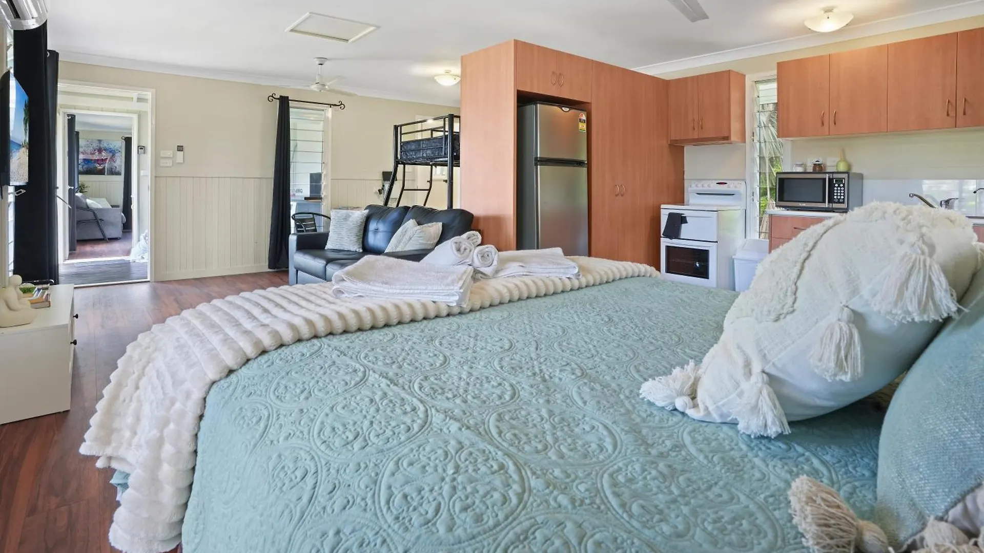 Emerald Lux Apartments 2